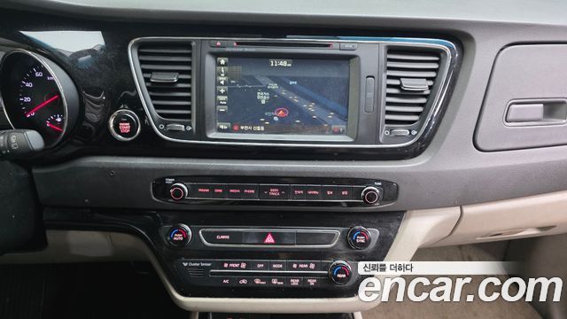 Kia Canival 2016 — photo 14