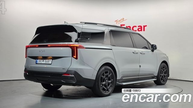 Kia Canival 2025 — photo 2
