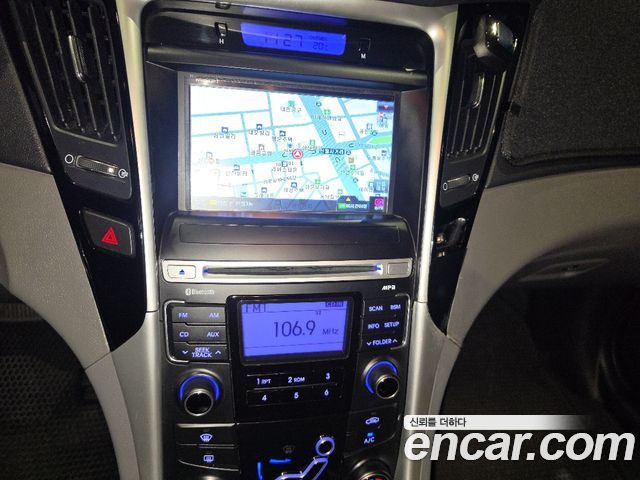 Hyundai Sonata 2011 — photo 14
