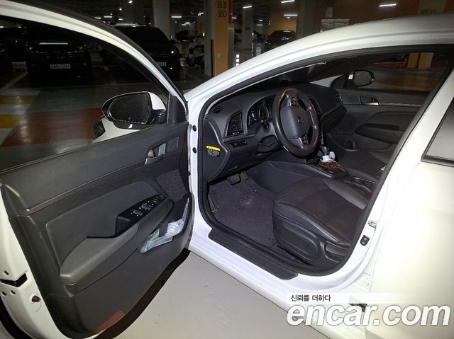 Hyundai AVANTE 2016 — photo 9