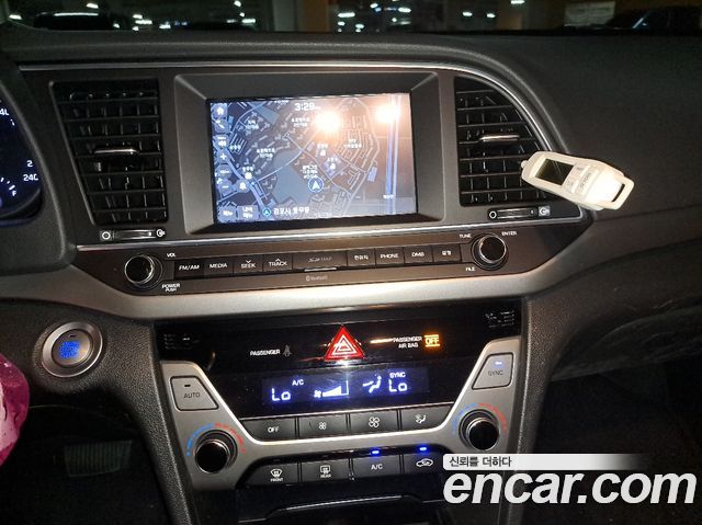 Hyundai AVANTE 2016 — photo 11