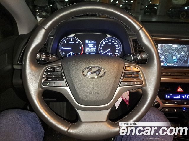Hyundai AVANTE 2016 — photo 13