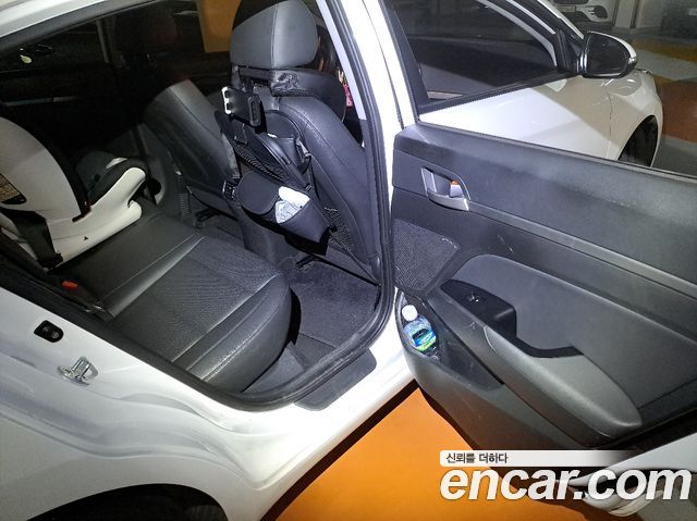 Hyundai AVANTE 2016 — photo 14
