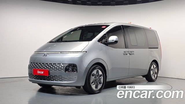 Hyundai Staria 2023 — photo 1