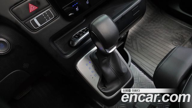 Hyundai Staria 2023 — photo 12