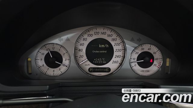 Mercedes-Benz E-Class 2007 — photo 8