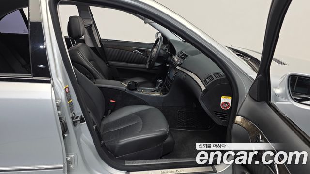 Mercedes-Benz E-Class 2007 — photo 11