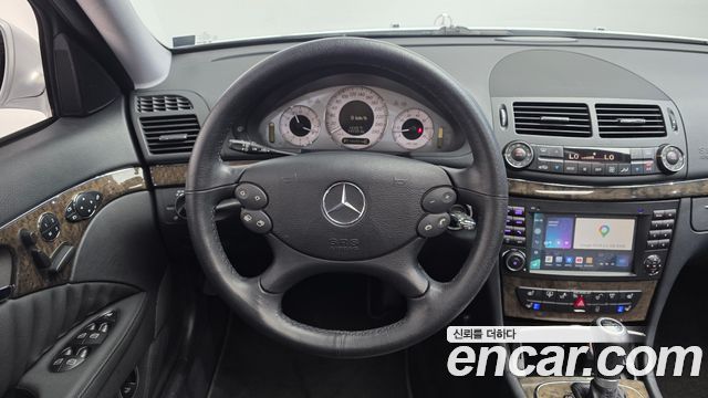 Mercedes-Benz E-Class 2007 — photo 13