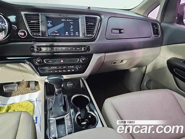 Kia Canival 2019 — photo 10