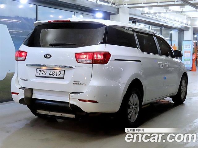 Kia Canival 2017 — photo 2