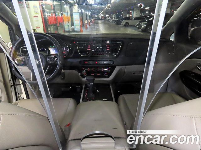 Kia Canival 2017 — photo 7