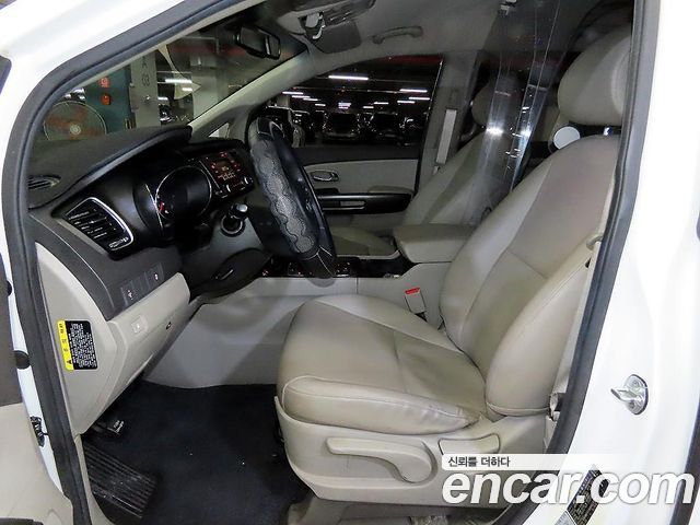 Kia Canival 2017 — photo 10