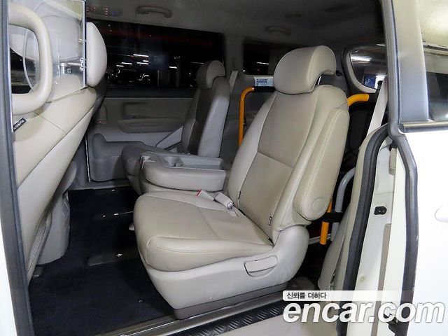 Kia Canival 2017 — photo 11