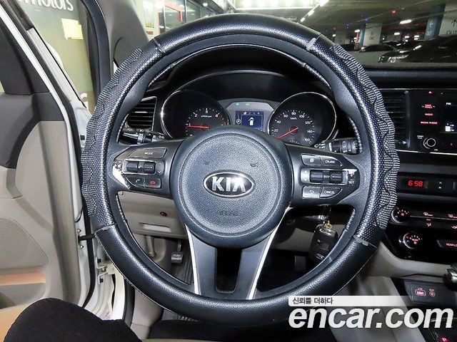 Kia Canival 2017 — photo 12