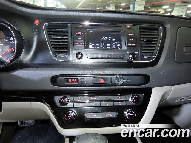 Kia Canival 2017 — photo 13