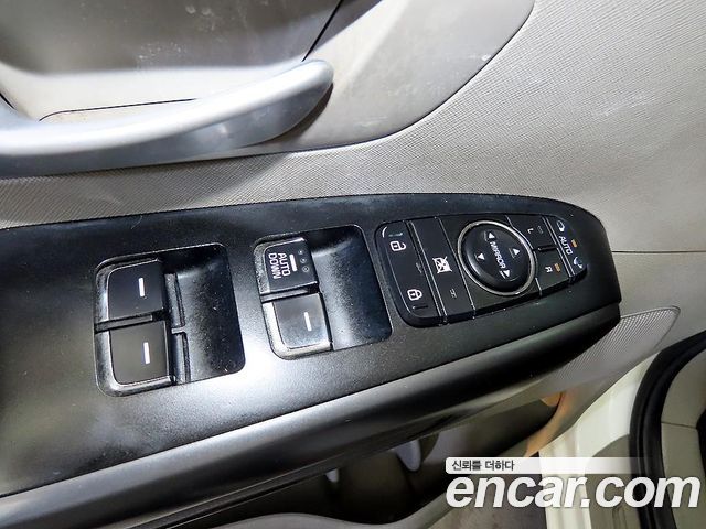 Kia Canival 2017 — photo 14