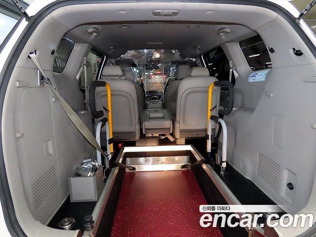 Kia Canival 2017 — photo 17