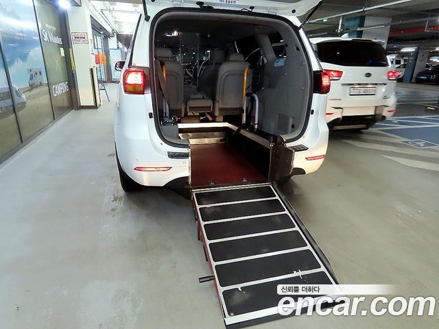 Kia Canival 2017 — photo 18