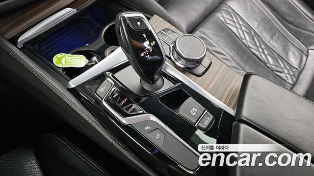 BMW 5-Series 2017 — photo 9