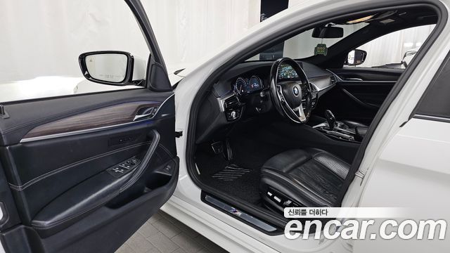 BMW 5-Series 2017 — photo 10