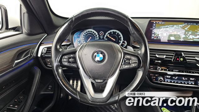 BMW 5-Series 2017 — photo 13