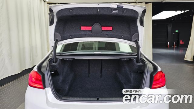 BMW 5-Series 2017 — photo 20