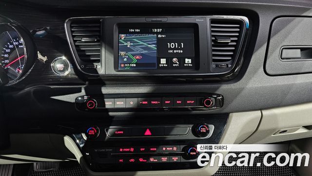 Kia Canival 2019 — photo 18