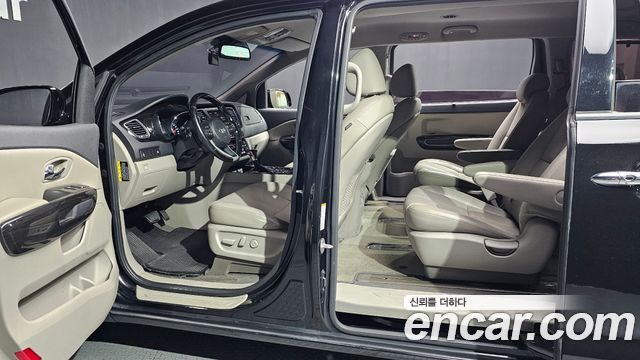 Kia Canival 2019 — photo 25