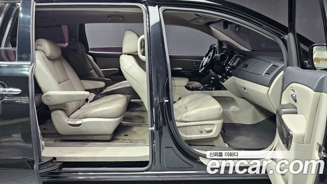 Kia Canival 2019 — photo 16