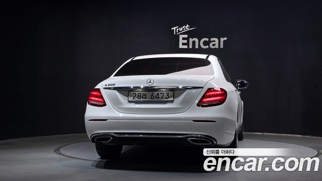 Mercedes-Benz E-Class 2018 — photo 4