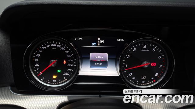 Mercedes-Benz E-Class 2018 — photo 11