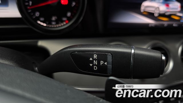 Mercedes-Benz E-Class 2018 — photo 12