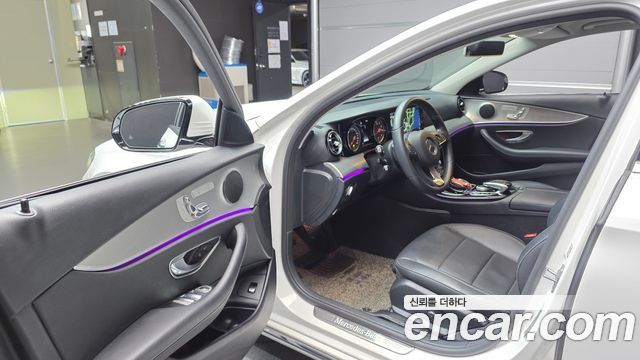Mercedes-Benz E-Class 2018 — photo 13