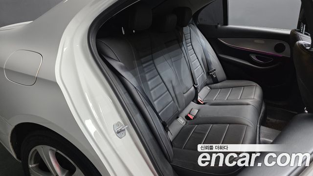 Mercedes-Benz E-Class 2018 — photo 17