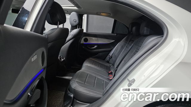 Mercedes-Benz E-Class 2018 — photo 18