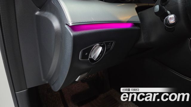 Mercedes-Benz E-Class 2018 — photo 26