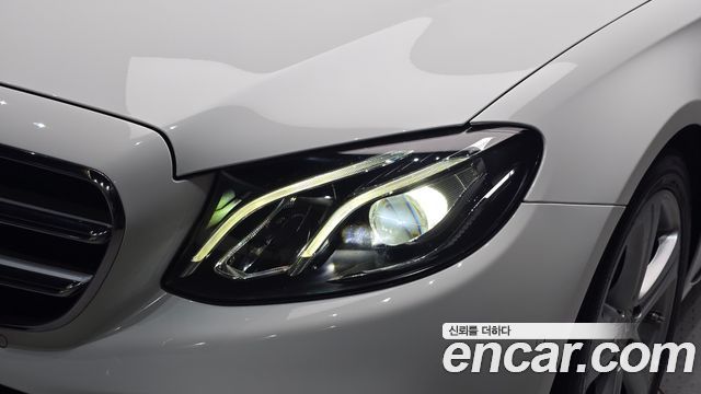 Mercedes-Benz E-Class 2018 — photo 8