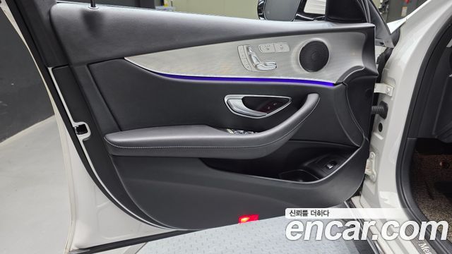 Mercedes-Benz E-Class 2018 — photo 14