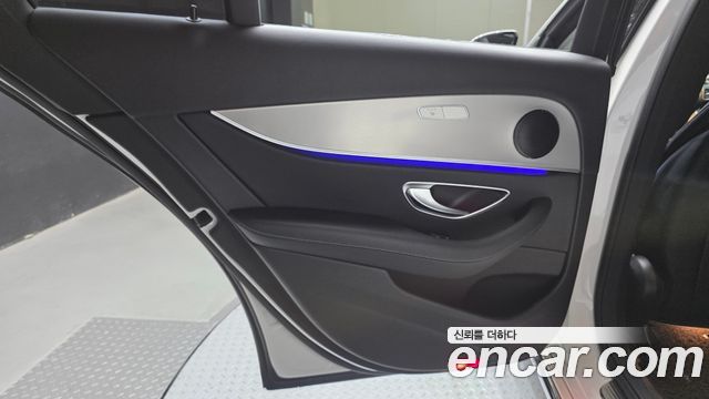 Mercedes-Benz E-Class 2018 — photo 15