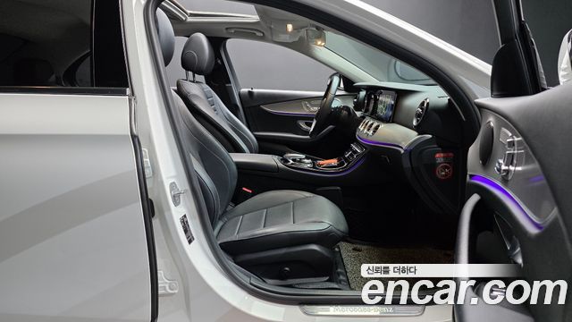 Mercedes-Benz E-Class 2018 — photo 16