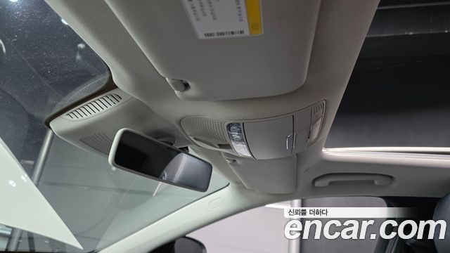 Mercedes-Benz E-Class 2018 — photo 28