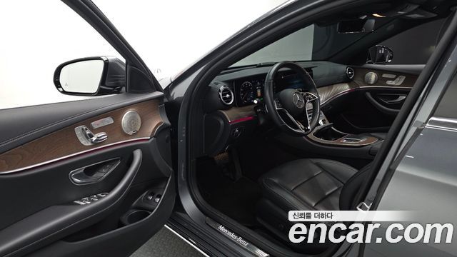 Mercedes-Benz E-Class 2021 — photo 10
