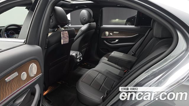 Mercedes-Benz E-Class 2021 — photo 11