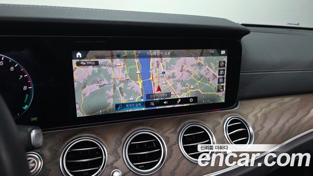 Mercedes-Benz E-Class 2021 — photo 15