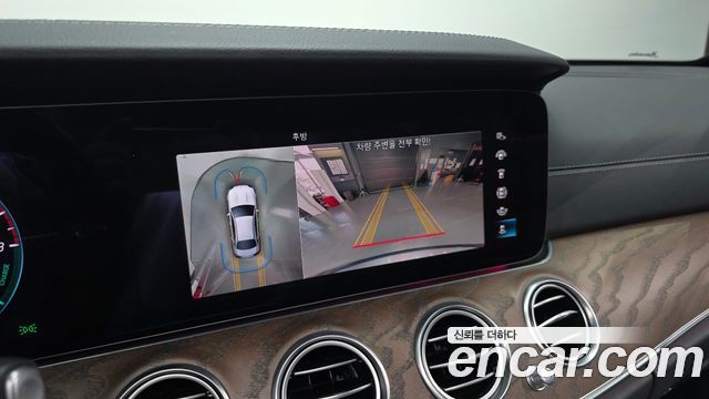 Mercedes-Benz E-Class 2021 — photo 16