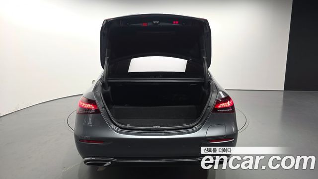 Mercedes-Benz E-Class 2021 — photo 20