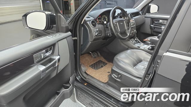Land Rover Discovery 2016 — photo 10