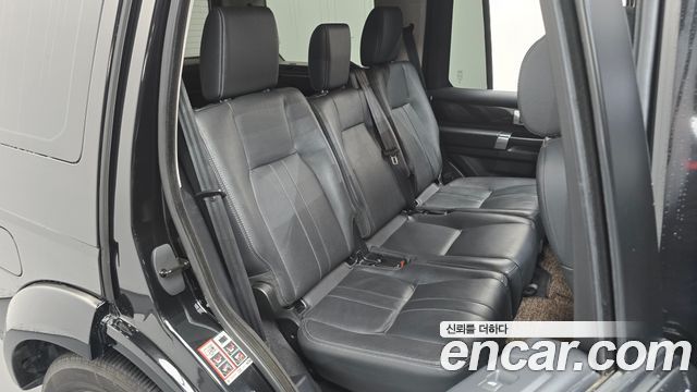 Land Rover Discovery 2016 — photo 12