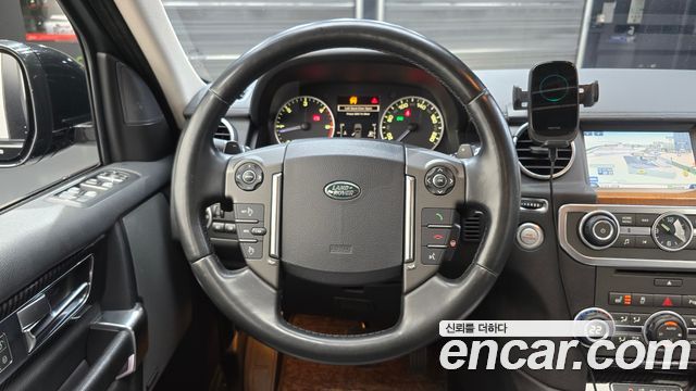Land Rover Discovery 2016 — photo 13