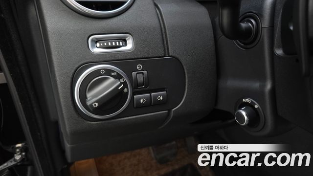 Land Rover Discovery 2016 — photo 16